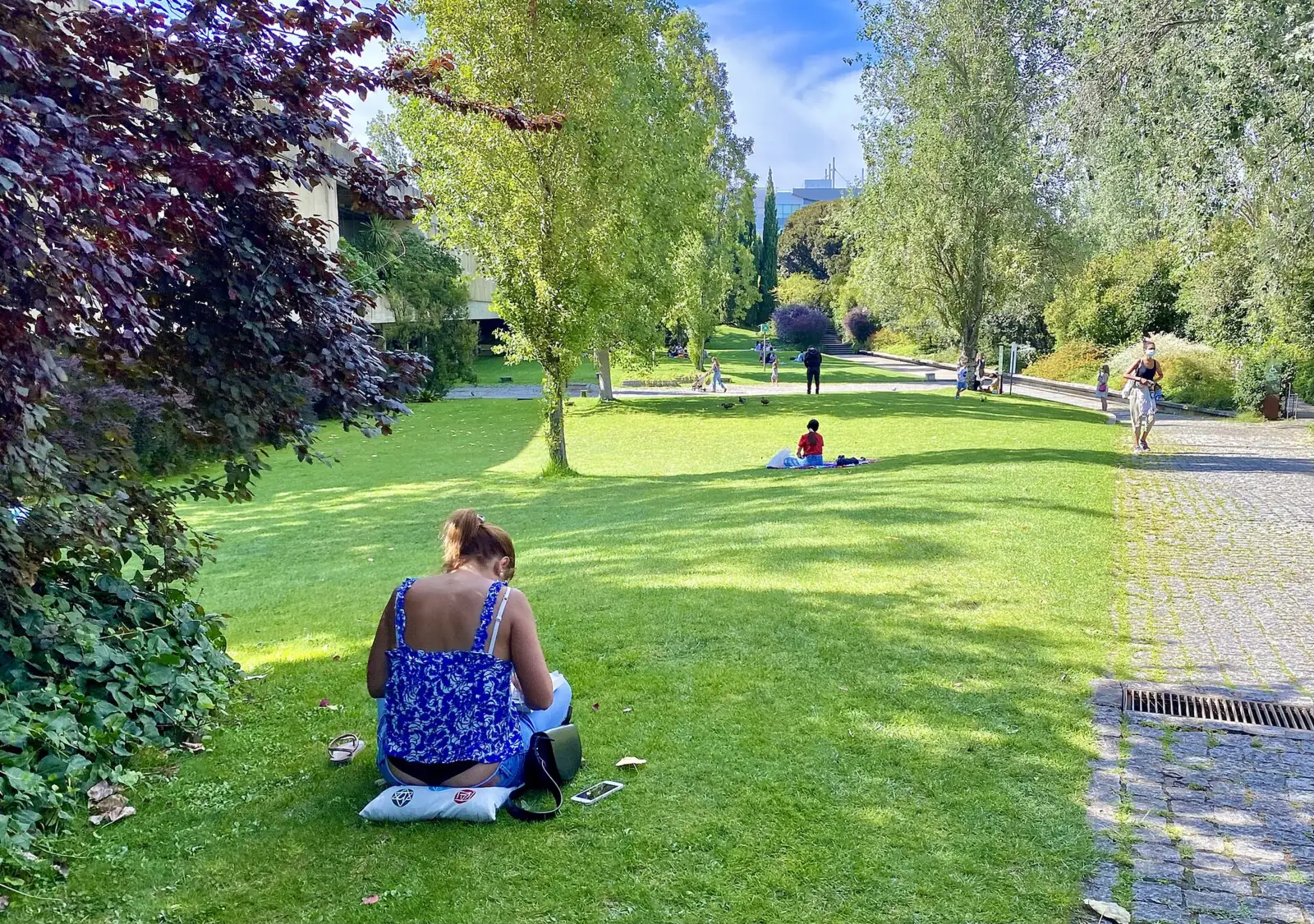 Lawns and trees in the Gulbenkian garden, with the foundation's modernist building behind